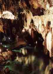 Gruta en Aracena.jpg (5130 bytes)