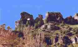 Piedra del Agujero en La Hueta.jpg (4052 bytes)